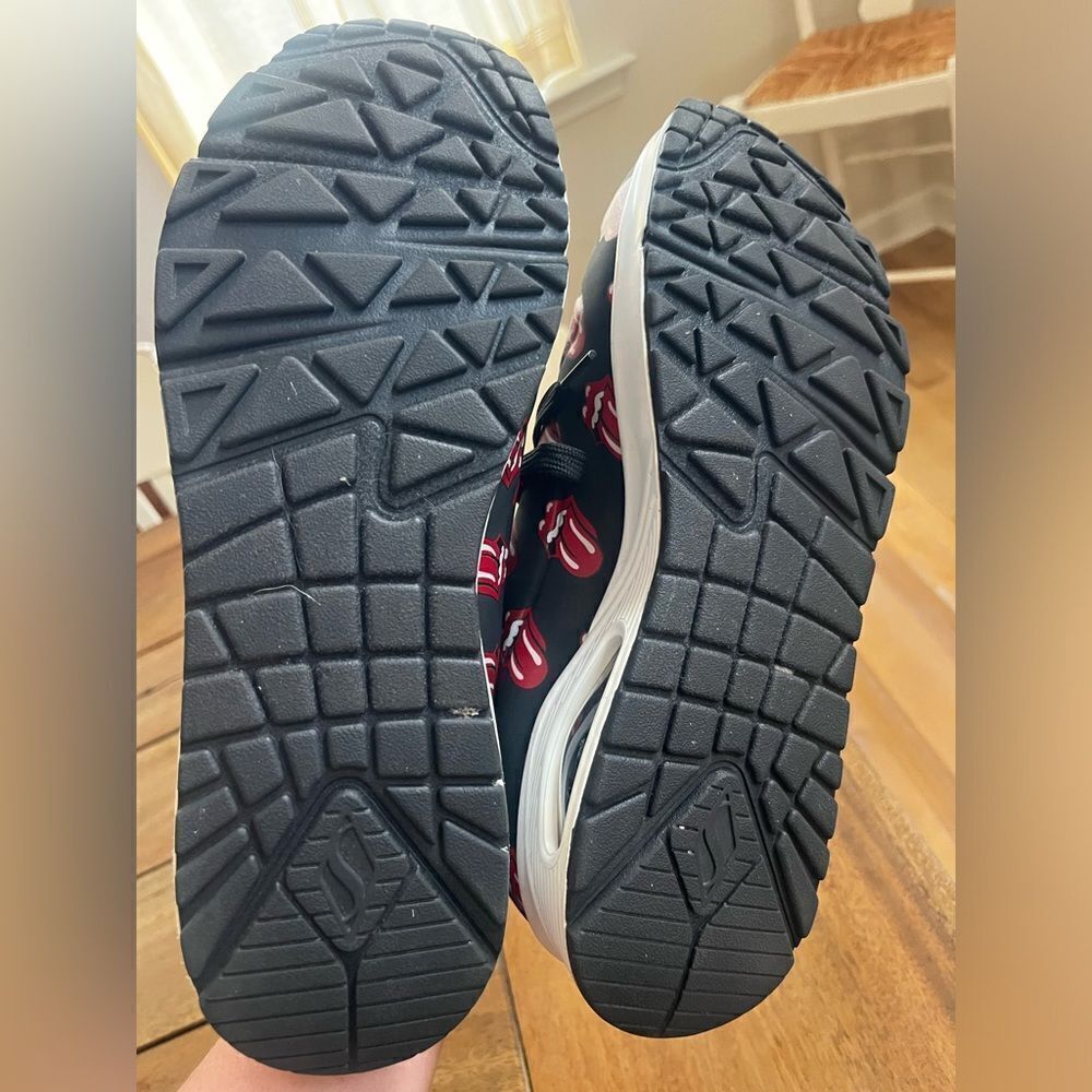Rolling Stones Skechers Black Sneakers with classic stones mouth! Size 11 NWOT! - Picture 11 of 12